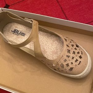 Size 9 Jambu Sandals